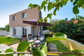 Holiday house near the sea Natali
